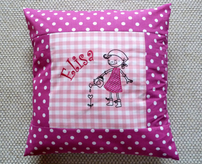 0000136 kuschelkissen blumenmadchen Erdbeerpunkt Online Shop Schweiz