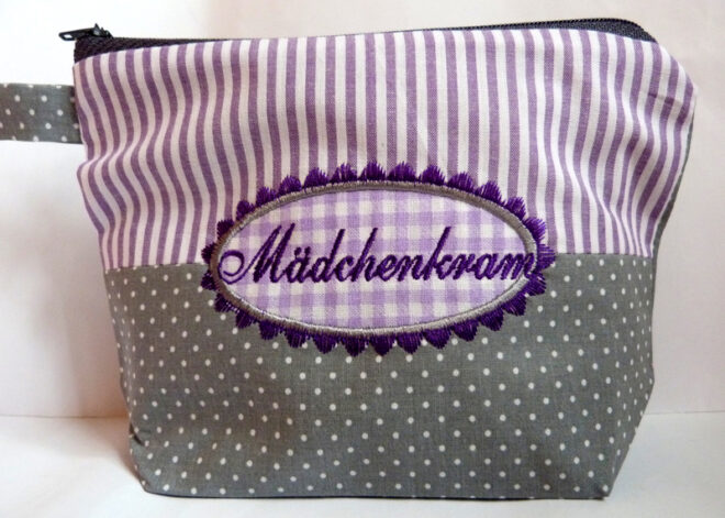 0000315 necessaire mit button flieder grau Erdbeerpunkt Online Shop Schweiz