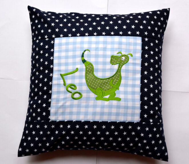 0000875 kuschelkissen drachen marine Erdbeerpunkt Online Shop Schweiz