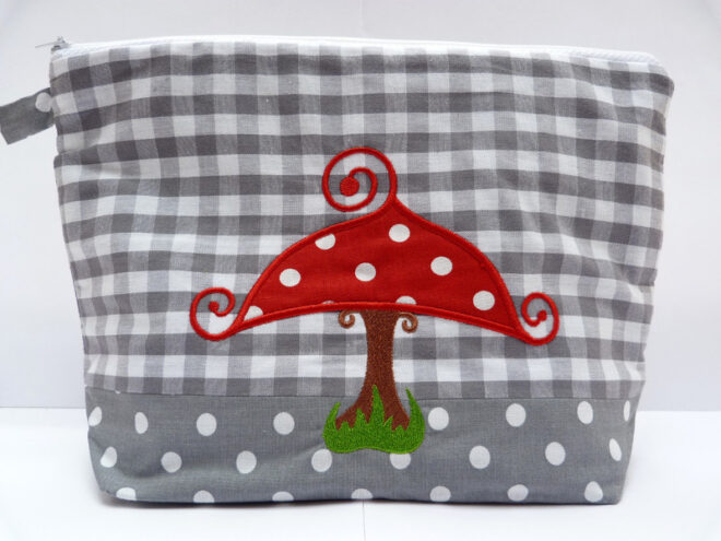 0000884 necessaire gluckspilz grunrot Erdbeerpunkt Online Shop Schweiz