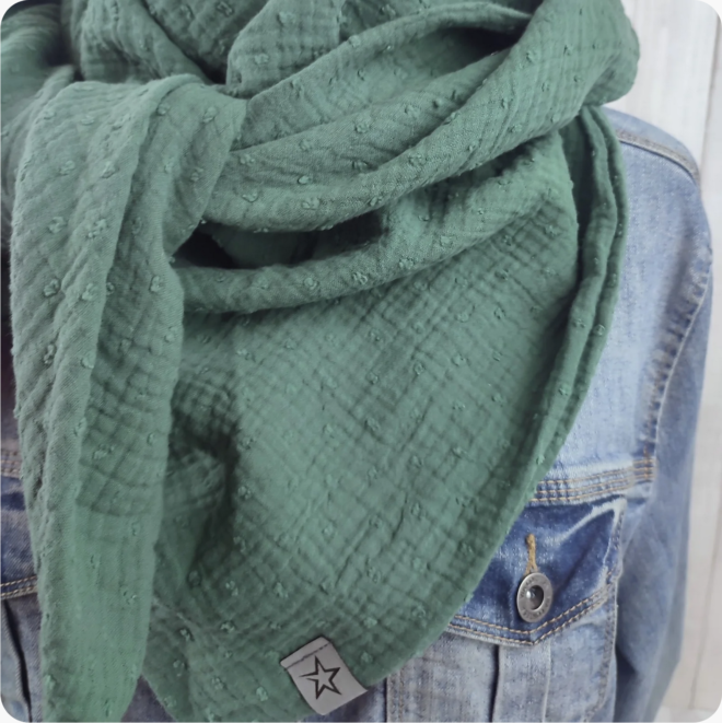 Screenshot 2025 11 30 at 13 25 47 Tuch Dreieckstuch Musselin Erwachsene Schal staubiges Flaschengruen mit aufgewebten Tupfen XXL Tuch aus Baumwolle Erdbeerpunkt Online Shop Schweiz