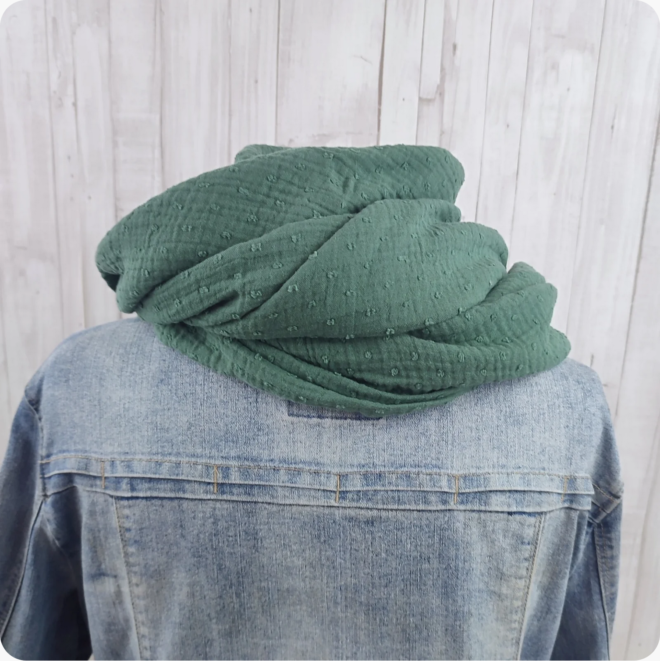 Screenshot 2025 11 30 at 13 26 03 Tuch Dreieckstuch Musselin Erwachsene Schal staubiges Flaschengruen mit aufgewebten Tupfen XXL Tuch aus Baumwolle Erdbeerpunkt Online Shop Schweiz