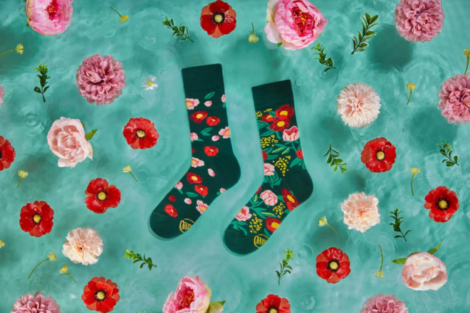 Screenshot 2023 09 06 at 08 56 35 FLOWER POWER GREEN Blumen Socken Many Mornings ch Erdbeerpunkt Online Shop Schweiz