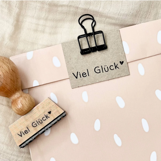 Screenshot 2024 03 14 at 21 32 59 Stempel Viel Glück mit Herz Stempel Geschenk Stempel Geburtstag Erdbeerpunkt Online Shop Schweiz