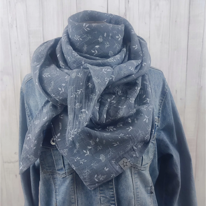 Screenshot 2025 01 26 at 11 36 32 Tuch Dreieckstuch Musselin Damen dunkelgrau mit kleinen weißen Zweigen und Blättern XXL Tuch aus Baumwolle Mamatuch Versandkostenfreier Artikel Online Shop Kekero Erdbeerpunkt Online Shop Schweiz