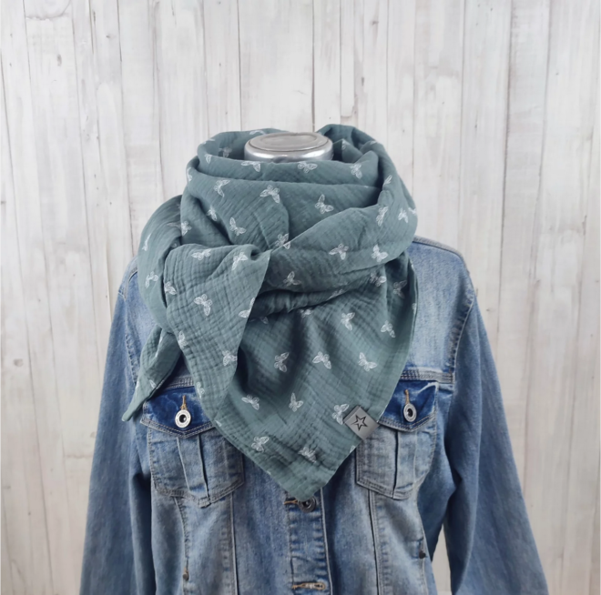 Screenshot 2025 01 26 at 11 47 41 Tuch Dreieckstuch Musselin altmint mit Schmetterlingen in weiß bedruckt Schal für Damen XXL Tuch aus Baumwolle Mamatuch Versandkostenfreier Artikel Online Shop Kekero Erdbeerpunkt Online Shop Schweiz