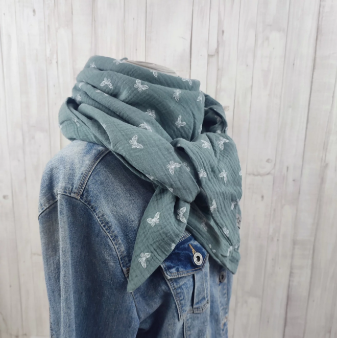 Screenshot 2025 01 26 at 11 47 54 Tuch Dreieckstuch Musselin altmint mit Schmetterlingen in weiß bedruckt Schal für Damen XXL Tuch aus Baumwolle Mamatuch Versandkostenfreier Artikel Online Shop Kekero Erdbeerpunkt Online Shop Schweiz