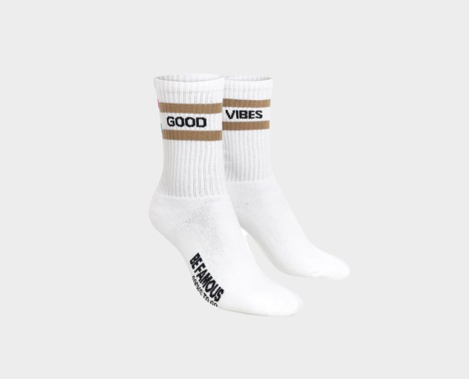 Screenshot 2025 04 18 at 21 25 59 Be Famous Socks to go Statement Socken GOOD VIBES BFSO 04 White Socks Tan Stripe Black Statement 36 41 BFSO 04 1 1 Erdbeerpunkt Online Shop Schweiz