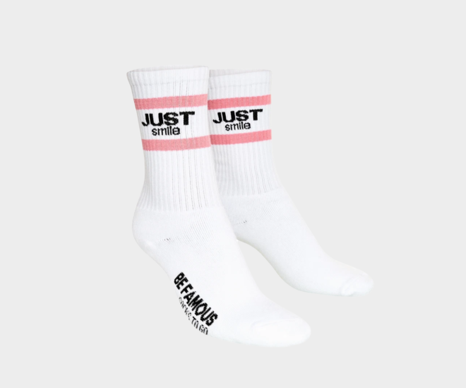 Screenshot 2025 04 18 at 21 55 25 Be Famous x Socks to go Statement Socken JUST SMILE BFSO 2514 white socks rosa stripe black statement 36 41 BFSO 2514 1 1 Erdbeerpunkt Online Shop Schweiz