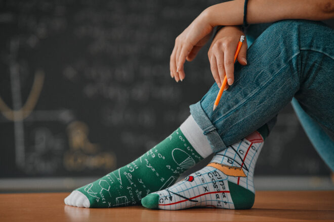 Back to school kolorowe smieszne skapetki Spox Sox detal Erdbeerpunkt Online Shop Schweiz