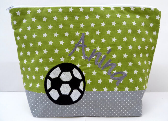 Bestickend KT Fussball grau gruen Erdbeerpunkt Online Shop Schweiz