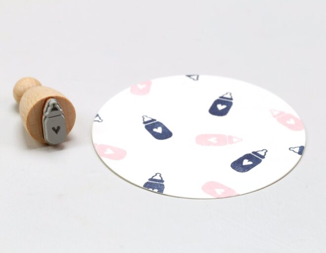 E122 babyflasche perlenfischer stempel 02 Erdbeerpunkt Online Shop Schweiz