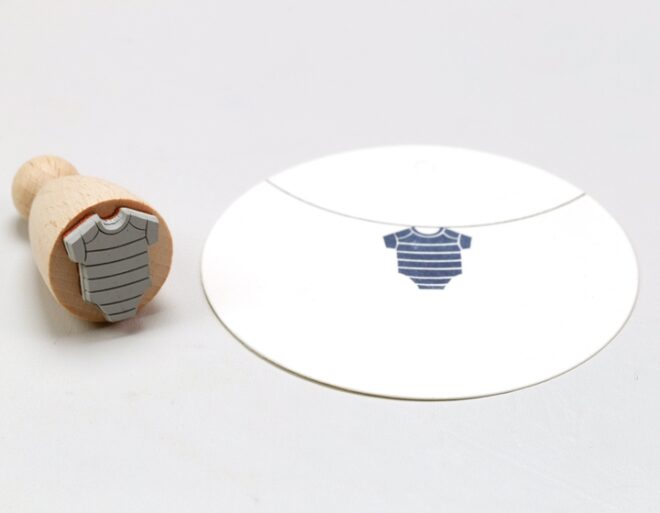 K039 strampler streifen perlenfischer stempel 01 Erdbeerpunkt Online Shop Schweiz