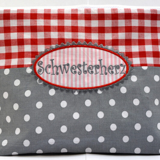 0001561 necessaire mit button grau roter karo Erdbeerpunkt Online Shop Schweiz