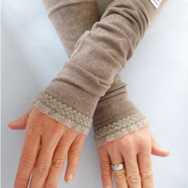 Screenshot 2023 11 08 at 12 52 13 Armstulpen fingerlose Handschuhe in hellbraun mit Samtrüsche Etsy de Erdbeerpunkt Online Shop Schweiz