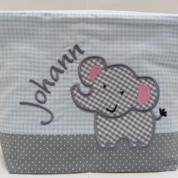 Screenshot 2025 01 26 at 12 01 08 Tasche ELEFANT hellblau grau Bestickend Erdbeerpunkt Online Shop Schweiz