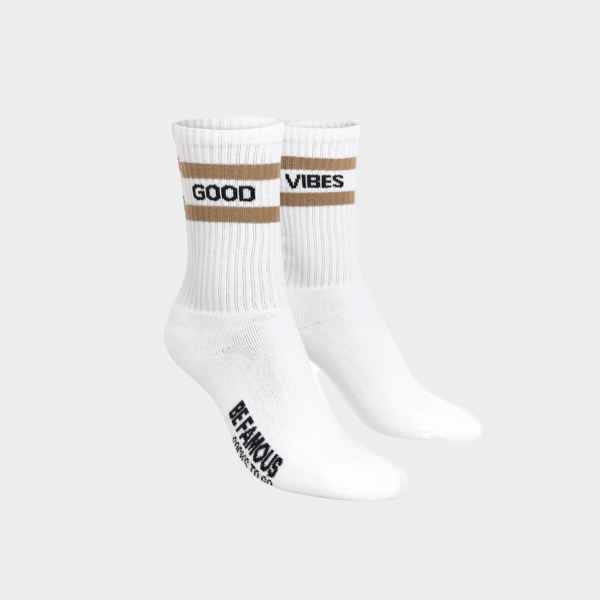 Screenshot 2025 04 18 at 21 25 59 Be Famous Socks to go Statement Socken GOOD VIBES BFSO 04 White Socks Tan Stripe Black Statement 36 41 BFSO 04 1 1 Erdbeerpunkt Online Shop Schweiz