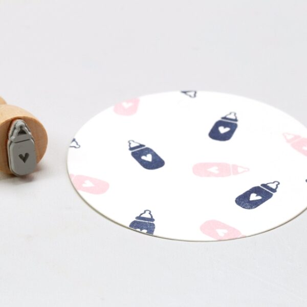 E122 babyflasche perlenfischer stempel 02 Erdbeerpunkt Online Shop Schweiz
