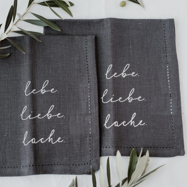 Serviette lebeliebelache photocredits maggymelzer 3 Erdbeerpunkt Online Shop Schweiz